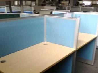 12月新入120套0.9x0.6m屏風(fēng)辦公桌甩賣中，上海辦公用品超值優(yōu)惠